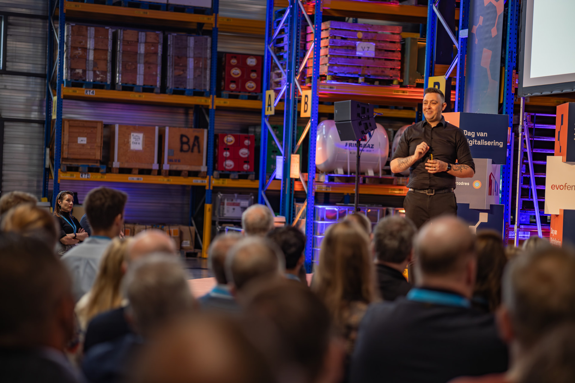 Ferry Hoes midden in een keynote